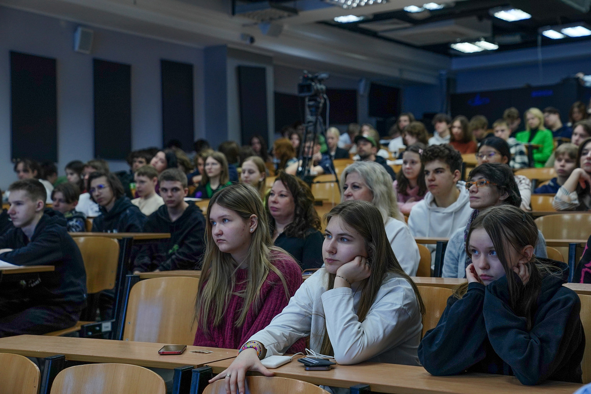 Тематический урок по финансовой безопасности «НЕдетские игры: как не стать  участником финансовых преступлений» | Новости корпусов МФЮА